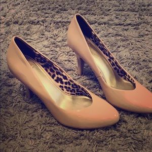 Nude Pumps